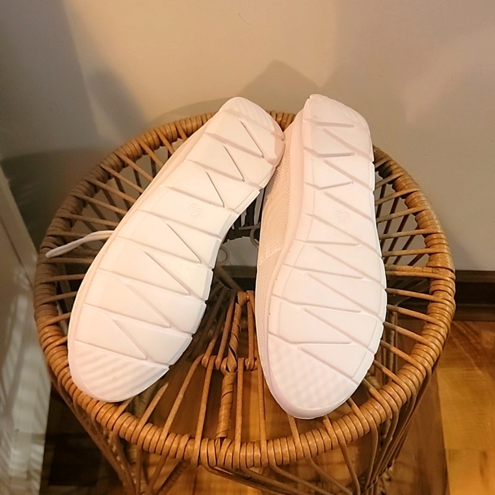 Clarks - Picture 3 of 7